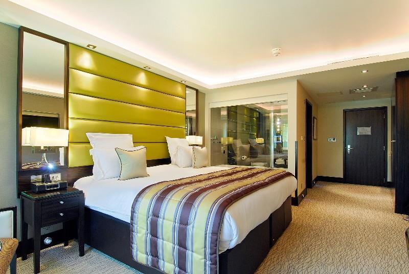 Montcalm Mayfair, Autograph Collection London Bilik gambar A bedroom at the InterContinental London The O2
