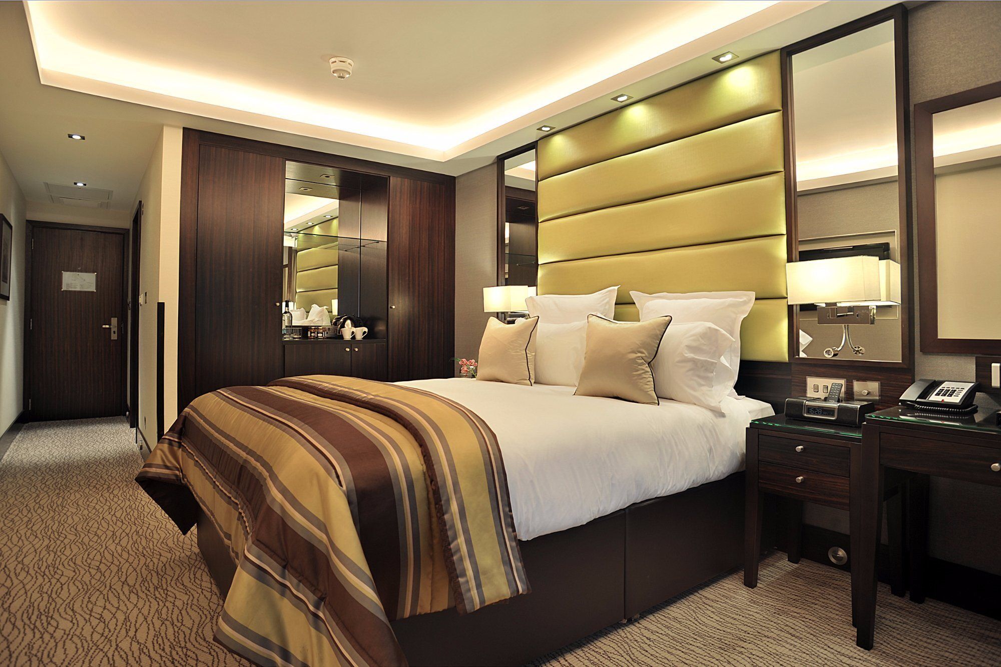 Montcalm Mayfair, Autograph Collection London Luaran gambar A bedroom at the InterContinental London Park Lane